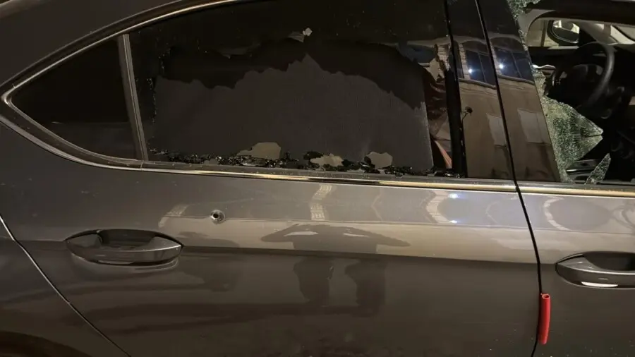 صورة من اطلاق النار تجاه سيارة مديرة قسم الرفاه الاجتماعي في عرعرة كريمة ملحم عسلي