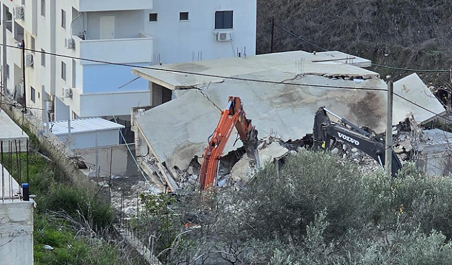 هدم في عارة